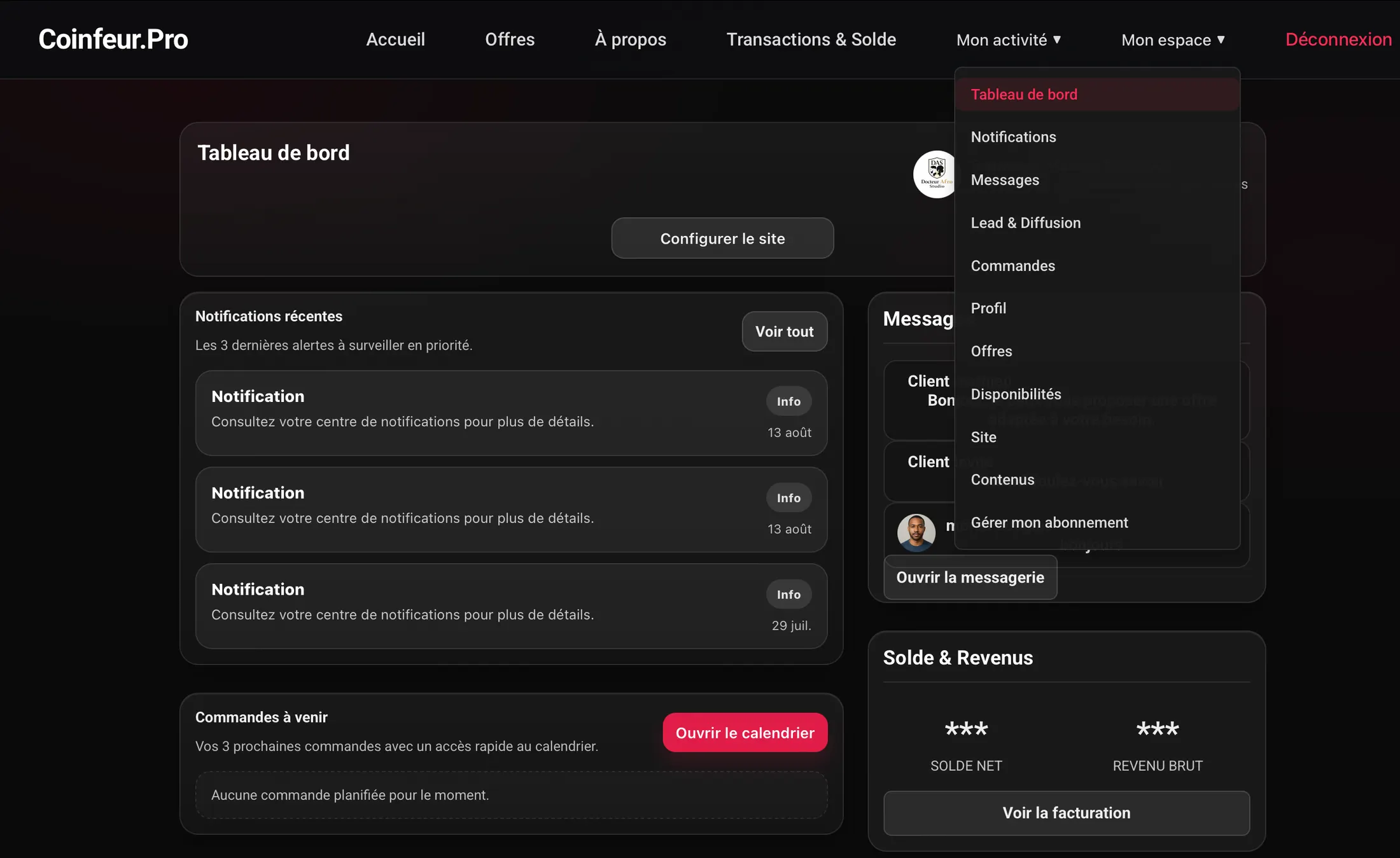 Une fois votre site créé, vous disposez de votre propre espace pour gérer votre activité en ligne. Depuis votre téléphone ou votre ordinateur, retrouvez vos principaux outils au même endroit : contenus, commandes, messages, disponibilités, offres et bien plus encore.